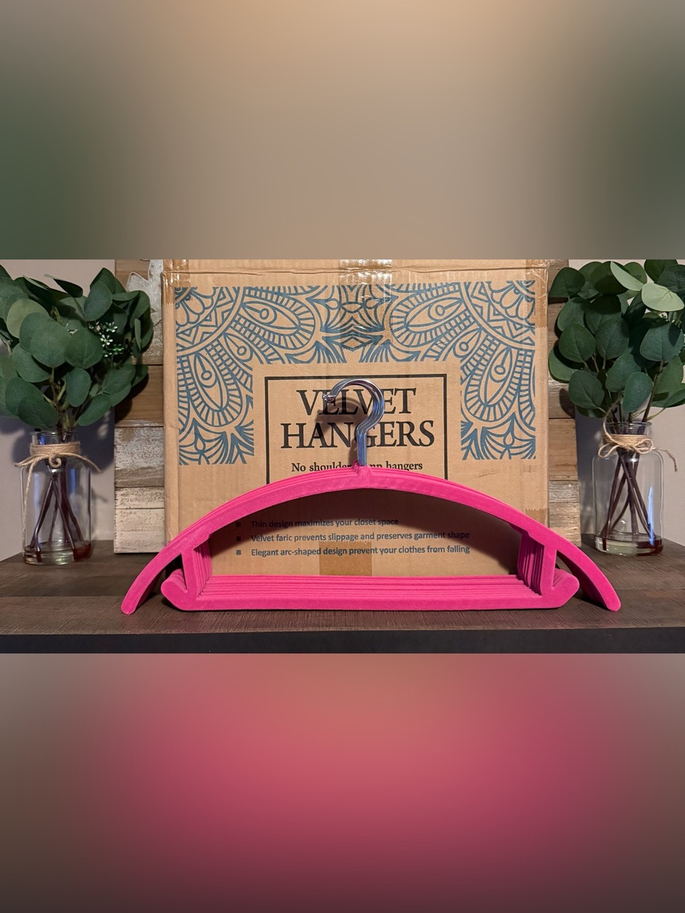 MIZGI Velvet Hangers 50 Pack, Patented Rounded Shoulder Hangers Pink NEW